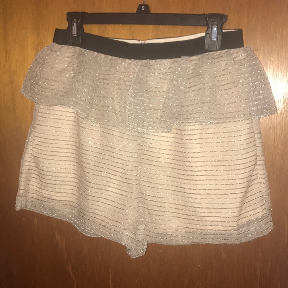 🆕 BCBGeneration Beige Metallic Peplum Shorts 6 - Picture 3 of 8